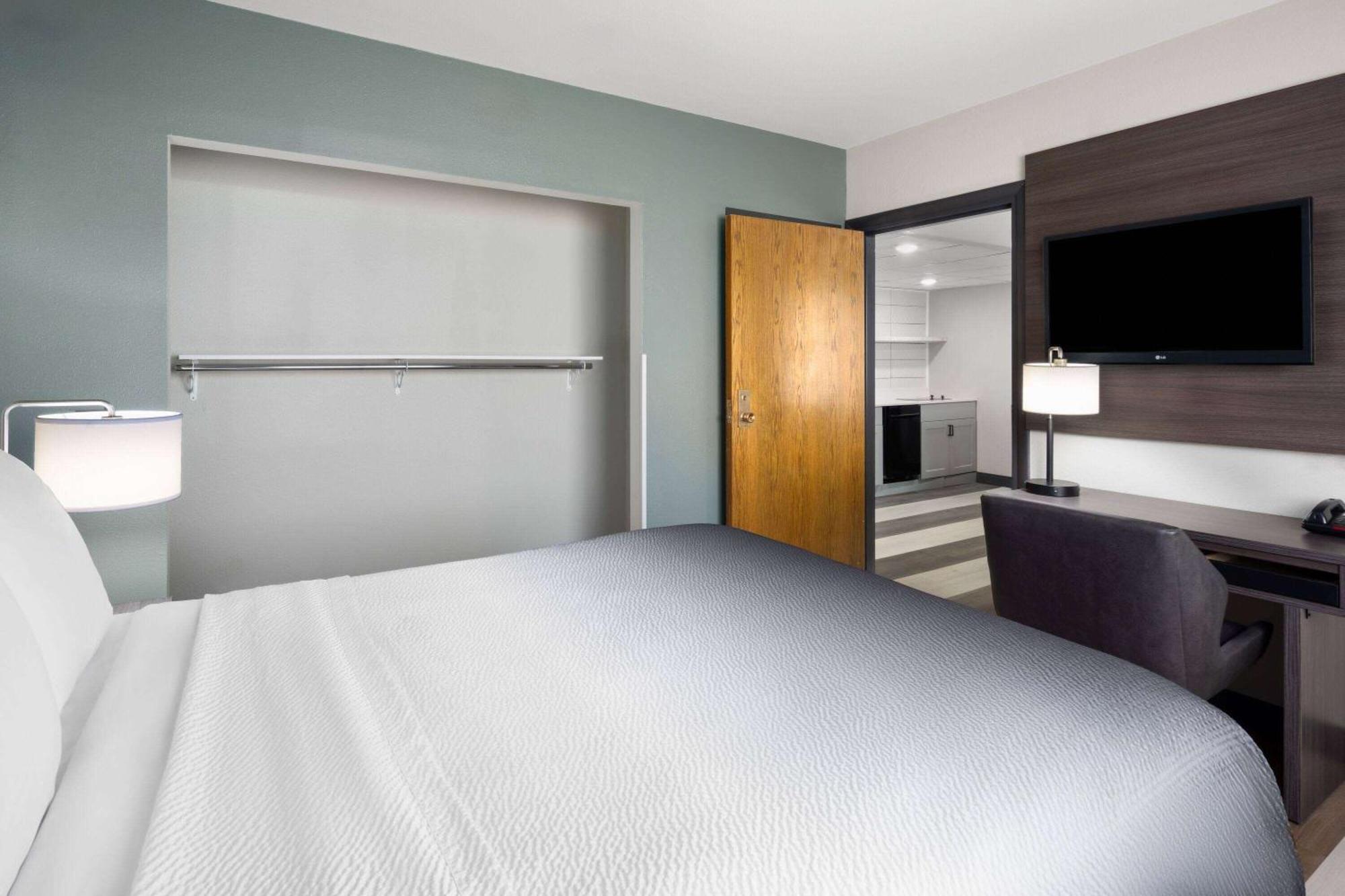 Super 8 By Wyndham Columbus Hotell Exteriör bild