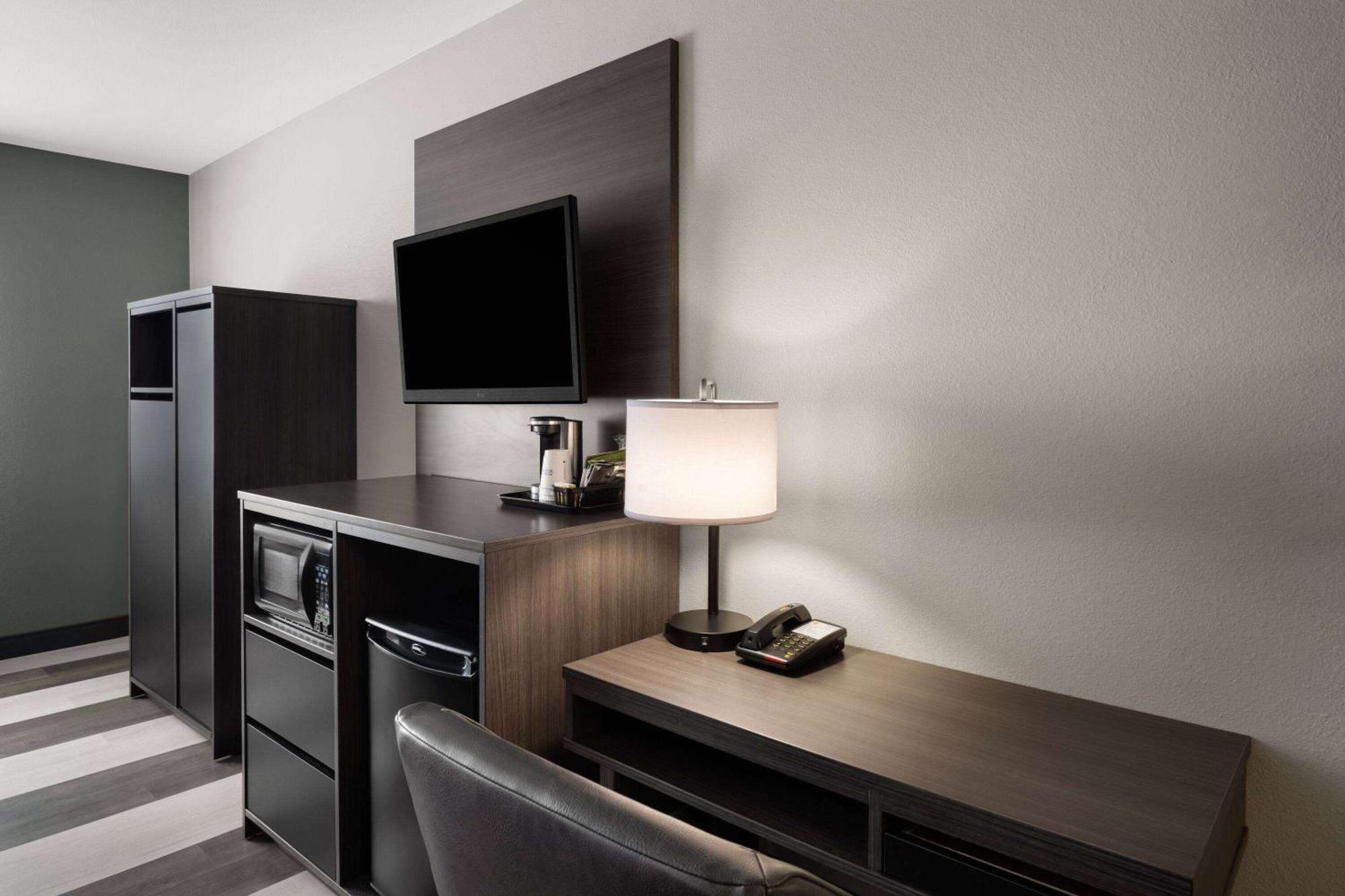 Super 8 By Wyndham Columbus Hotell Exteriör bild