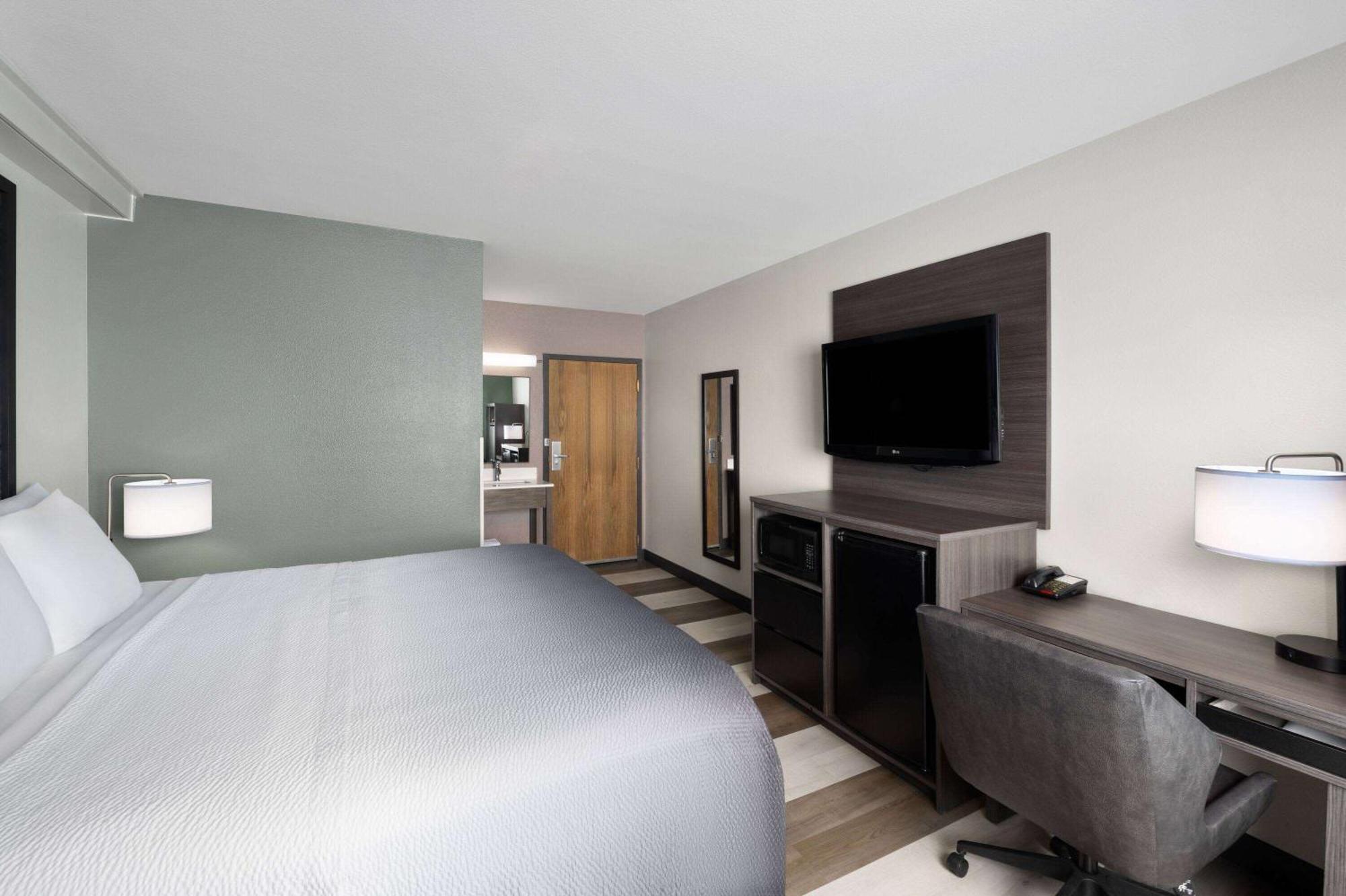 Super 8 By Wyndham Columbus Hotell Exteriör bild